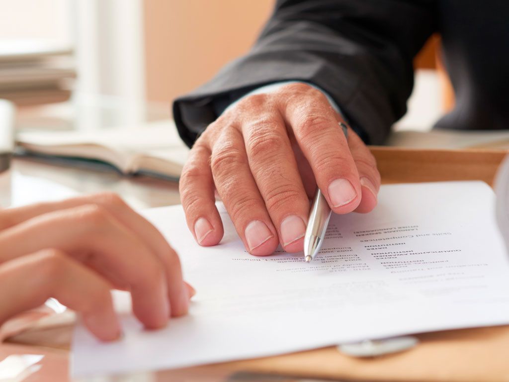 Incluiremos cláusulas para blindar tu contrato de alto directivo. 