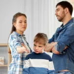 Cómo quitar la patria potestad a un padre o una madre en España