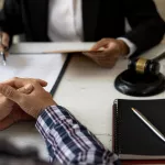 Un heredero debe pagar casi 100.000 euros a sus hermanos tras la anulación del testamento por un juez