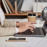 ¿Utilizas el ordenador del trabajo para tu uso personal? Esto es lo que dice el Tribunal Supremo