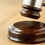 ¿Tienes que pagar las costas de un juicio si otro heredero se niega a repartir la herencia?