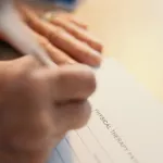 ¿Qué es un testamento vital y cómo se hace?