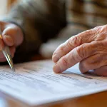Un padre deshereda a su hijo, pero la justicia obliga a darle la legítima